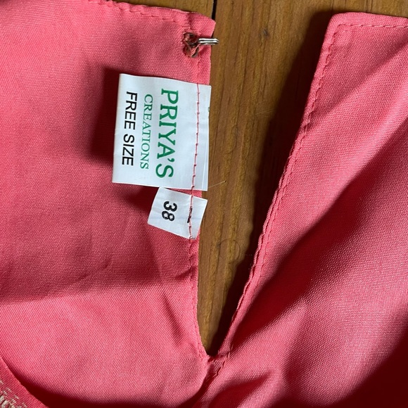 Women’s shalwar kameez. Never worn. Coral colored with digital print . - Picture 10 of 12